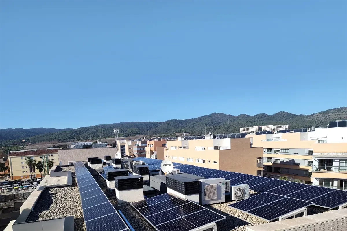 Placas solares para autoconsumo colectivo en comunidad de propietarios
