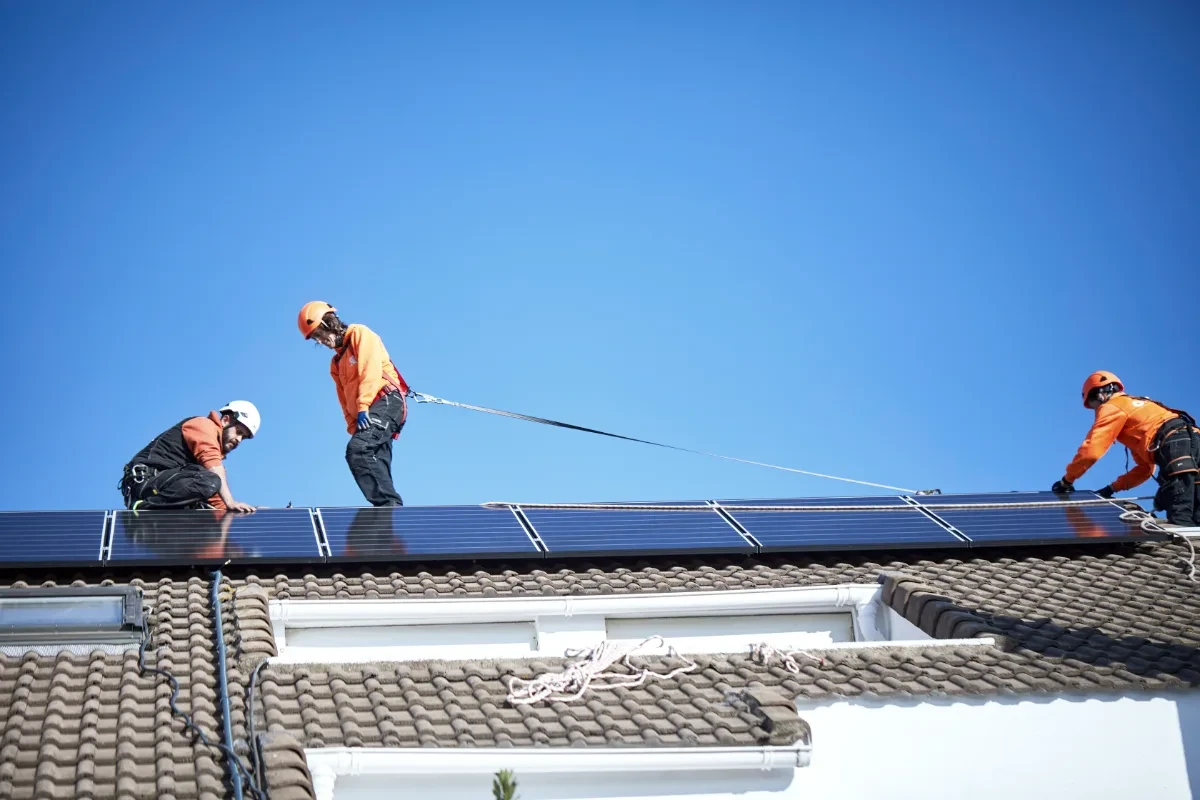 Instalación de placas solares en vivienda unifamiliar