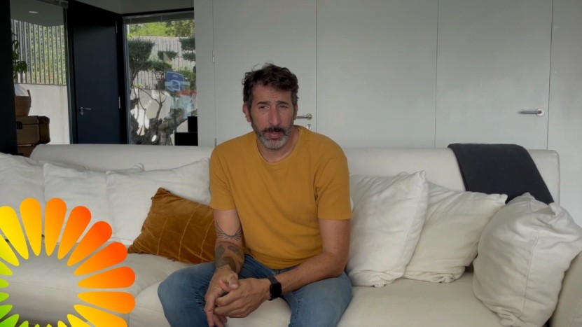 Álex Mumbrú Murcia, exjugador de baloncesto y entrenador español, en su testimonio sobre la instalación de placas solares de SolarTradex
